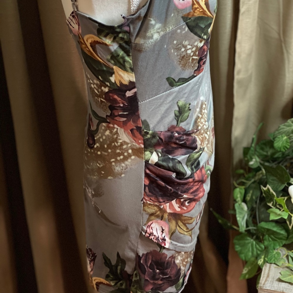 Dress - Picture 2 of 4